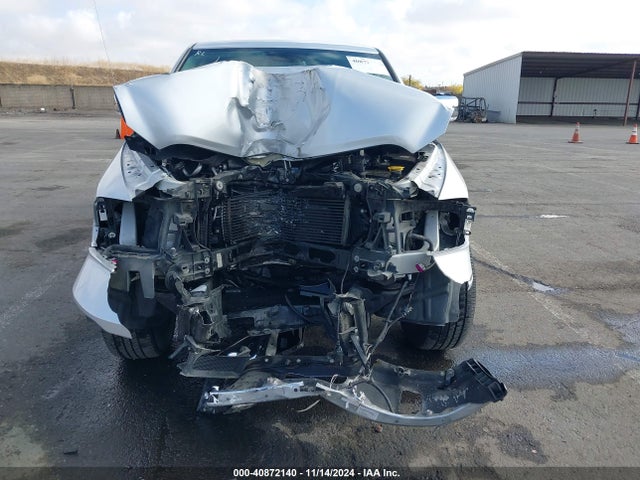 1C6RR7NM0JS254404 RAM 1500 Laramie  4x4 5'7 Box