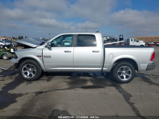 1C6RR7NM0JS254404 RAM 1500 Laramie  4x4 5'7 Box