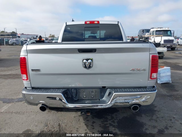 1C6RR7NM0JS254404 RAM 1500 Laramie  4x4 5'7 Box