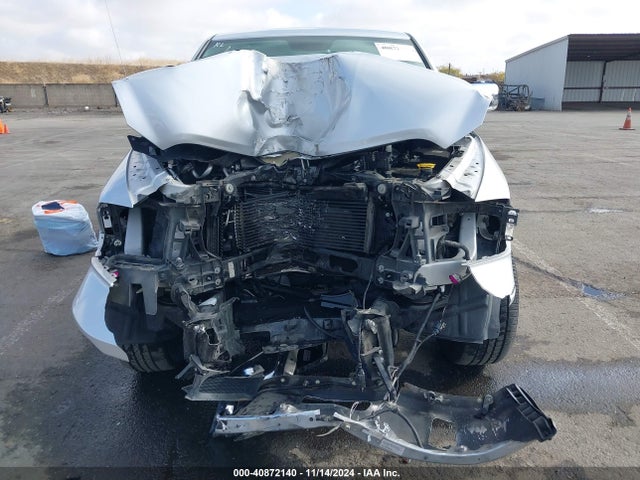1C6RR7NM0JS254404 RAM 1500 Laramie  4x4 5'7 Box