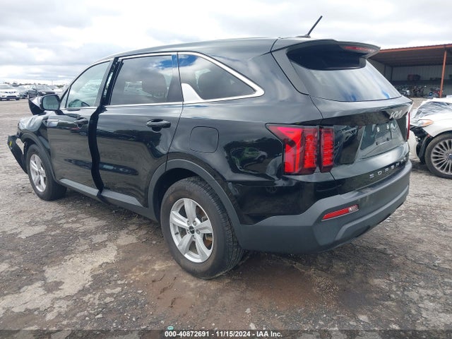 KIA SORENTO LX 2022 5XYRG4LCXNG097659 Image 3