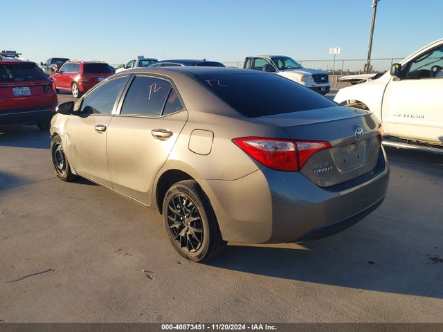Toyota COROLLA LE 2018 5YFBURHE2JP751268 Image 3