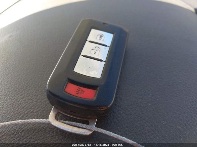 JA4AD3A37HZ021903 Mitsubishi Outlander Se