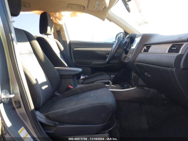 JA4AD3A37HZ021903 Mitsubishi Outlander Se