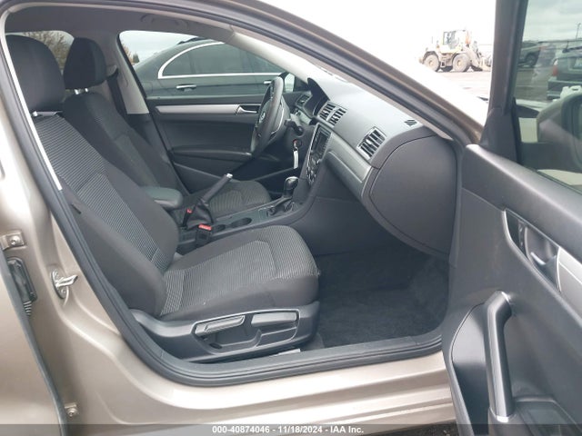 1VWAT7A36GC019753 Volkswagen Passat 1.8t S