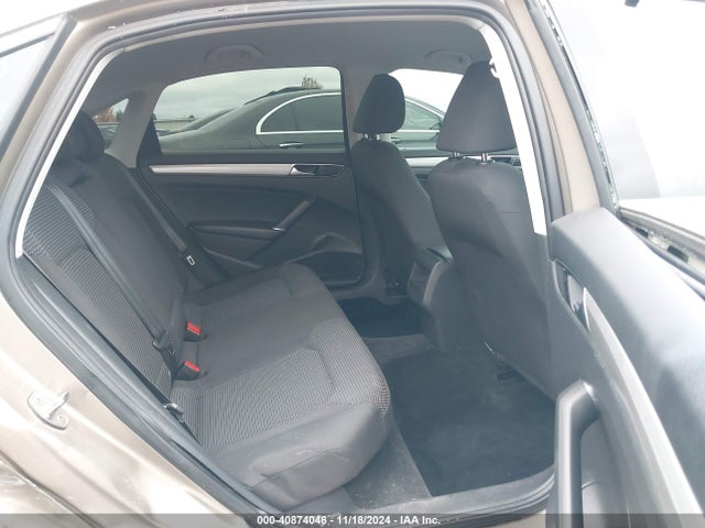 1VWAT7A36GC019753 Volkswagen Passat 1.8t S