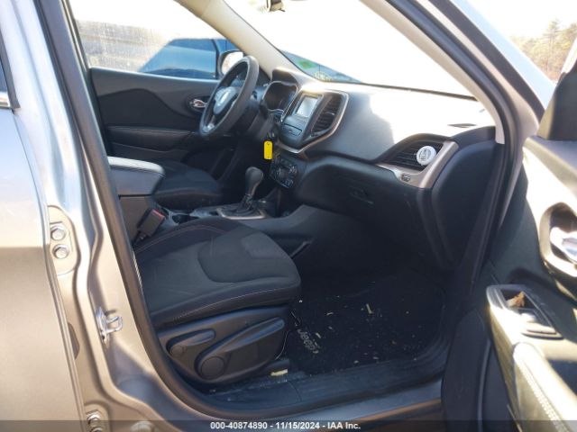 1C4PJMCB8FW744399 Jeep Cherokee Latitude
