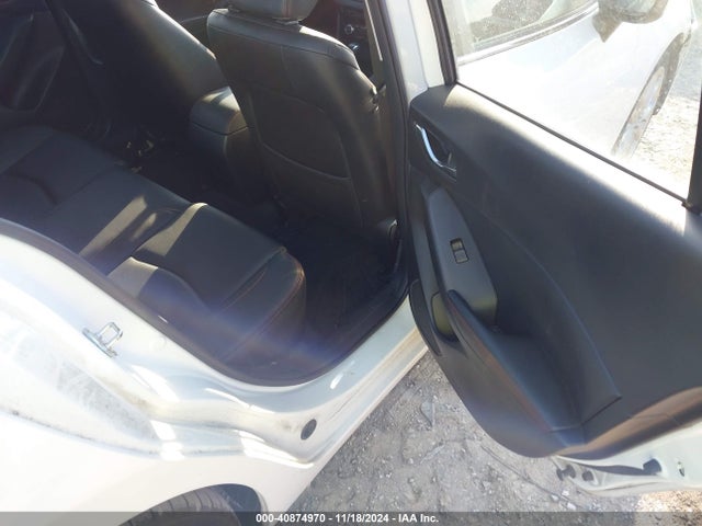 JM1BM1V36E1105620 Mazda Mazda3 S Touring