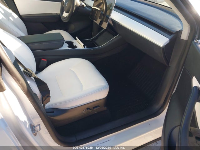 2021 TESLA MODEL Y 5YJYGDEE1MF061276 Photo 4