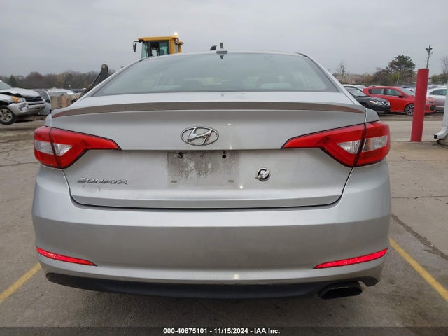 Hyundai SONATA SE 2015 5NPE24AF2FH163612 Image 17