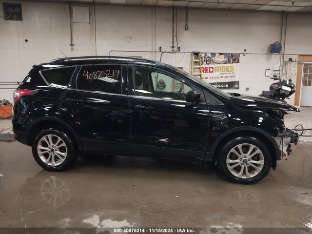 1FMCU9GDXHUA07522 Ford ESCAPE SE