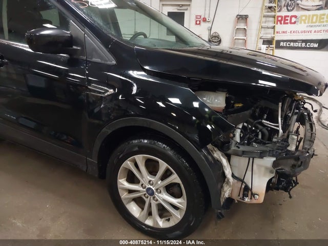 1FMCU9GDXHUA07522 Ford ESCAPE SE