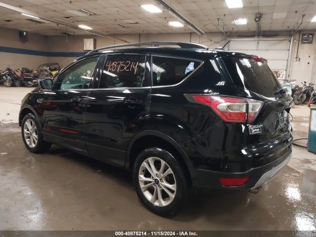 1FMCU9GDXHUA07522 Ford ESCAPE SE