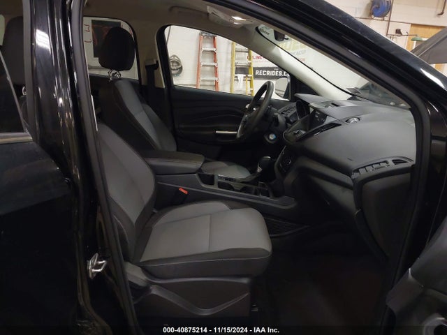 1FMCU9GDXHUA07522 Ford ESCAPE SE