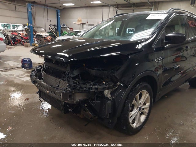 1FMCU9GDXHUA07522 Ford ESCAPE SE