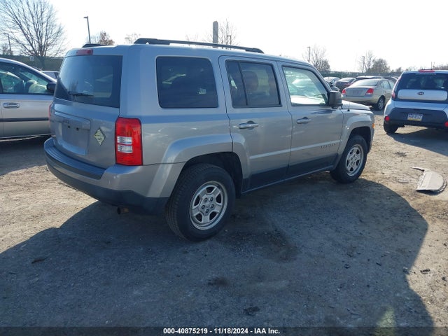 1C4NJPBAXFD164102 Jeep Patriot Sport