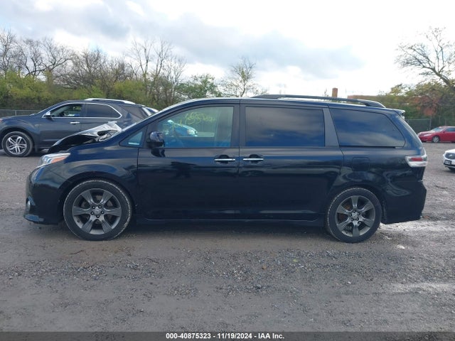 5TDXK3DC2GS737125 Toyota Sienna Se Premium 8 Passenger