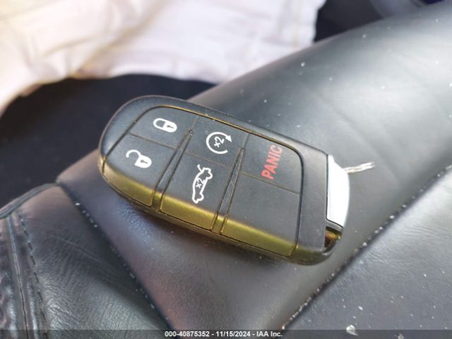 1C3CCCEG4FN673949 Chrysler 200 C