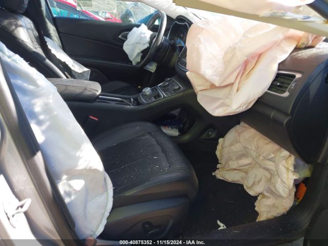 1C3CCCEG4FN673949 Chrysler 200 C