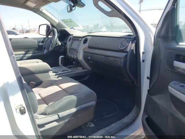 5TFUW5F16JX766739 Toyota Tundra Sr5 5.7l V8