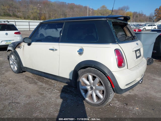 2005 MINI COOPER S WMWRE33415TD93702 Photo 2