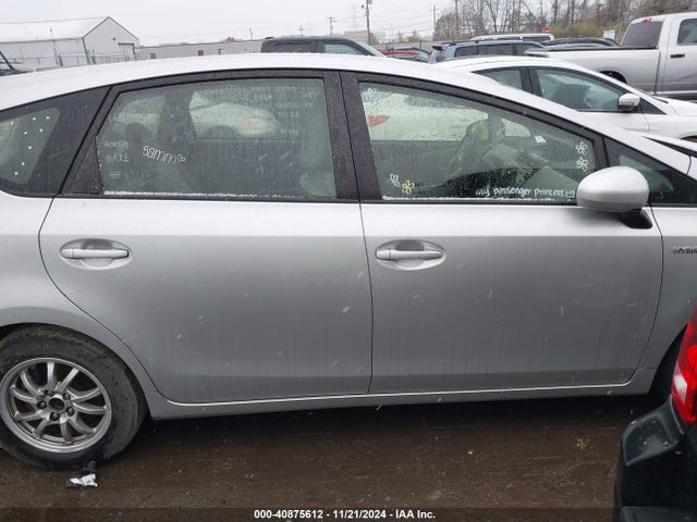 Toyota Prius V Four 2017 JTDZN3EU9HJ061729 Image 13