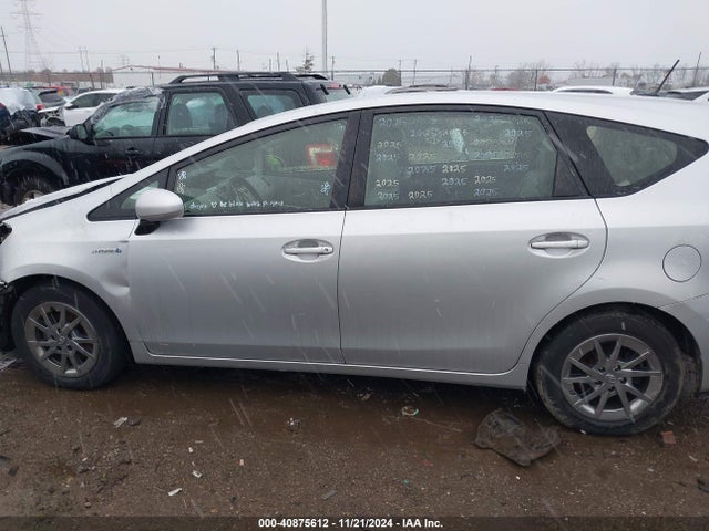 Toyota Prius V Four 2017 JTDZN3EU9HJ061729 Image 14