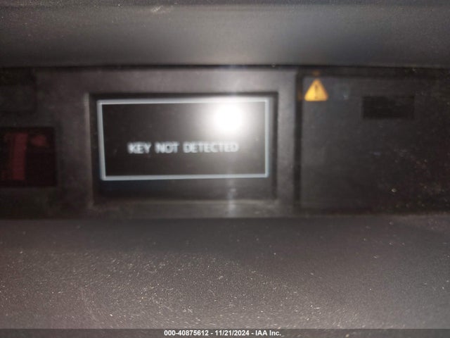 Toyota Prius V Four 2017 JTDZN3EU9HJ061729 Image 15