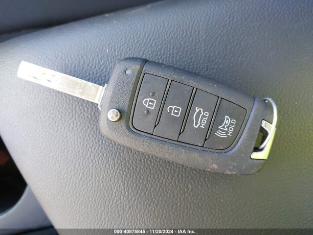 KMHLL4DG5RU832633 Hyundai ELANTRA SE