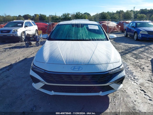 KMHLL4DG5RU832633 Hyundai ELANTRA SE