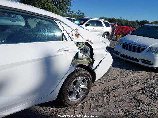 KMHLL4DG5RU832633 Hyundai ELANTRA SE