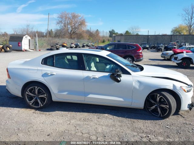 7JRL12TW4PG255128 Volvo S60 B5 Plus Dark Theme
