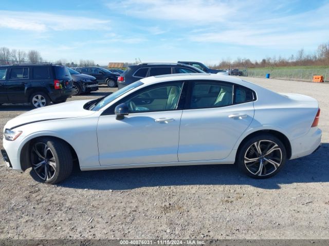 7JRL12TW4PG255128 Volvo S60 B5 Plus Dark Theme