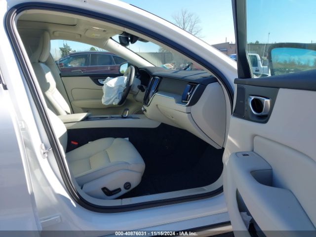 7JRL12TW4PG255128 Volvo S60 B5 Plus Dark Theme