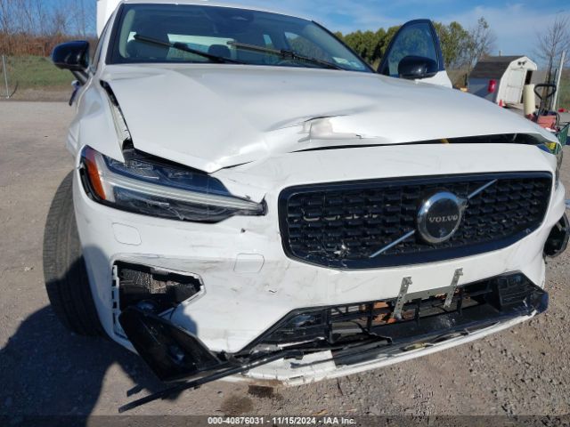 7JRL12TW4PG255128 Volvo S60 B5 Plus Dark Theme