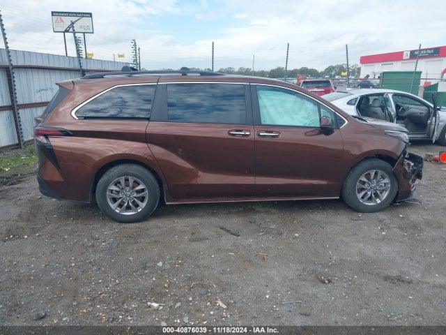 5TDJRKEC1PS150893 Toyota SIENNA XLE