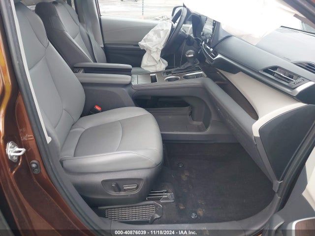 5TDJRKEC1PS150893 Toyota SIENNA XLE