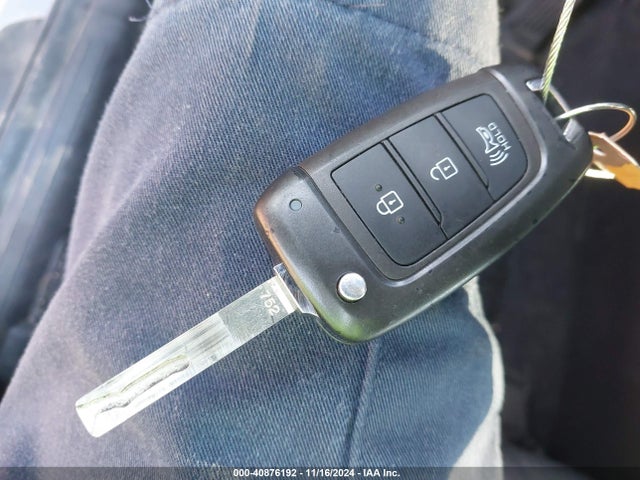5NMS14AJ9PH613863 Hyundai Santa Fe Se