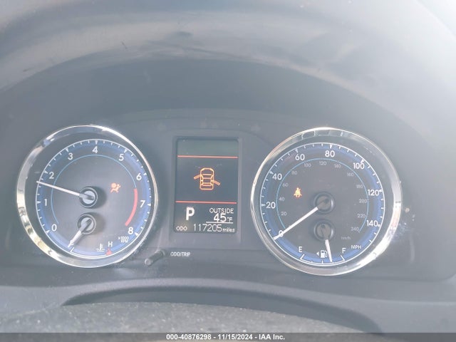 2T1BURHE5JC985081 Toyota COROLLA LE