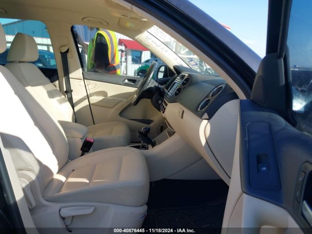 WVGAV7AXXFW589859 Volkswagen TIGUAN SE