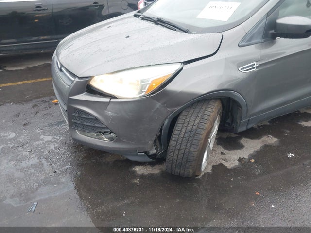 1FMCU9GX1EUE12660 Ford ESCAPE SE