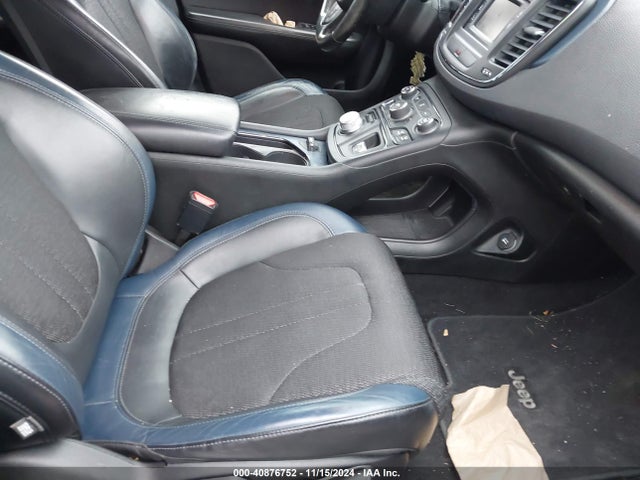 Chrysler 200 S 2015 1C3CCCBBXFN558412 Image 5