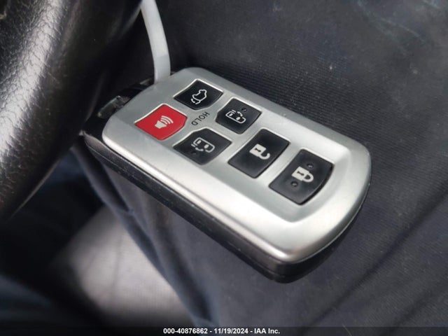 5TDXK3DC2GS715156 Toyota SIENNA SE