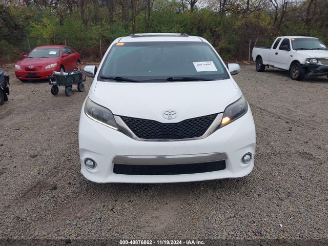 5TDXK3DC2GS715156 Toyota SIENNA SE