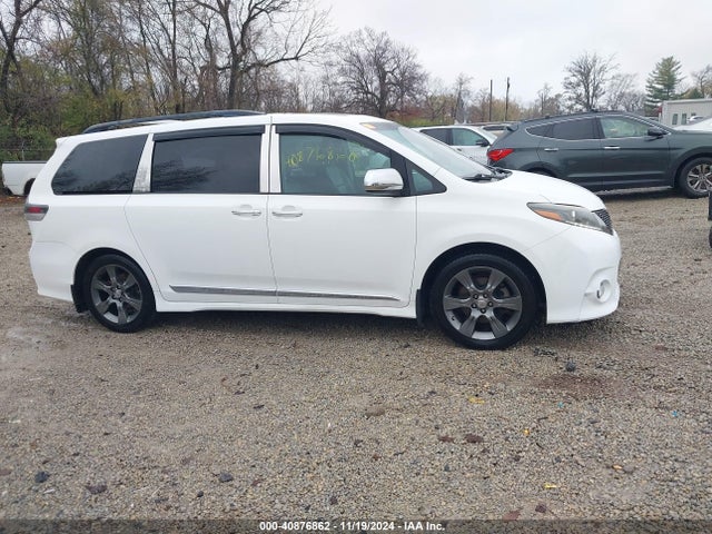 5TDXK3DC2GS715156 Toyota SIENNA SE