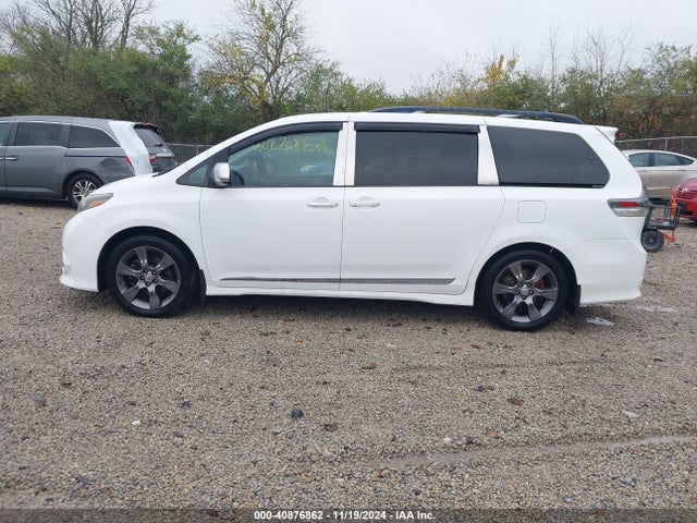 5TDXK3DC2GS715156 Toyota SIENNA SE