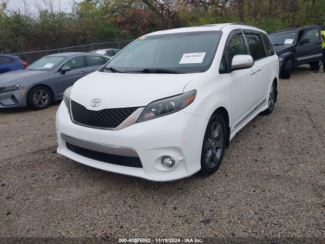 5TDXK3DC2GS715156 Toyota SIENNA SE