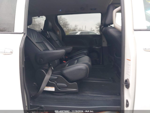 5TDXK3DC2GS715156 Toyota SIENNA SE