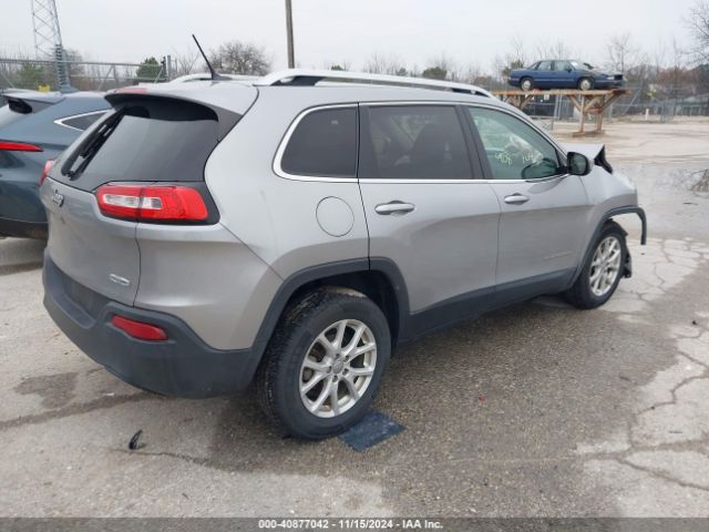 1C4PJLCB7FW671049 Jeep Cherokee Latitude