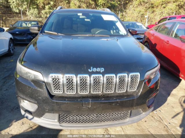 1C4PJLCB8KD187302 Jeep Cherokee Latitude